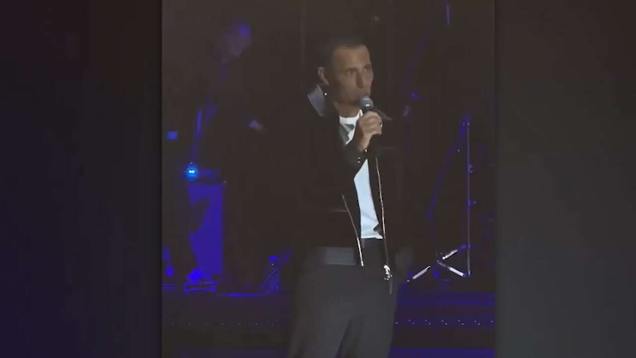 Mustafa Sandal fon açıklamasını bu kez konserde yaptı
