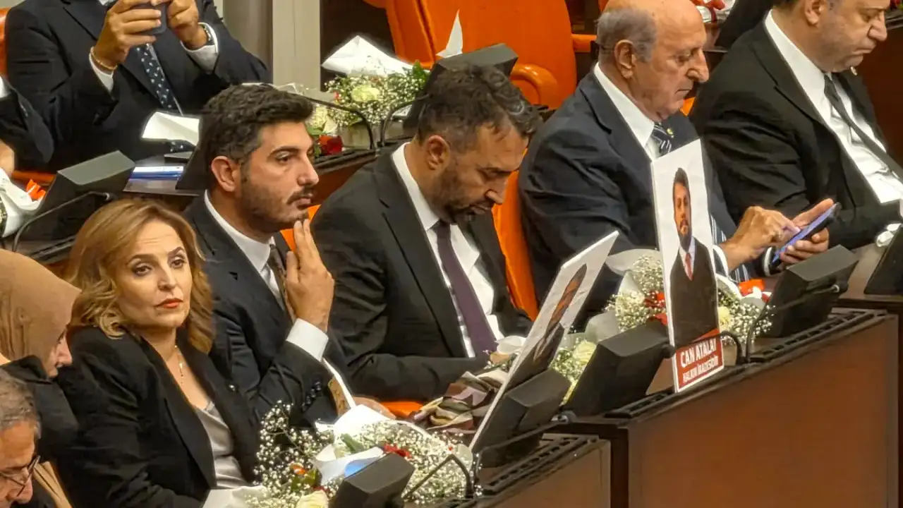 Can Atalay’ın fotoğrafları Meclis Genel Kurulunda