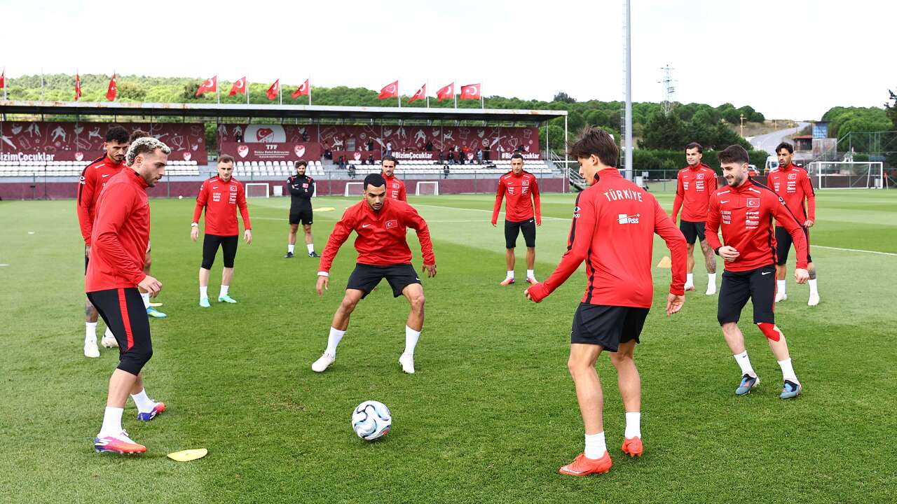 UEFA Uluslar Ligi'nde Türkiye'nin çeyrek finale yükselme şansı kaç?
