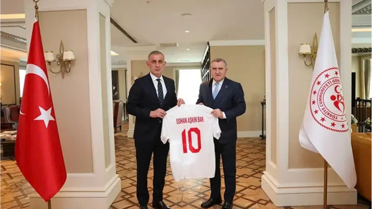 Futbolda hakem skandalının siyasi ayağı merak konusu