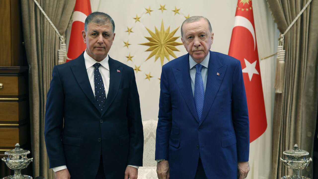 YENİ Parti'den Cemil Tugay açıklaması: Özgür Özel ve bizle bir iletişimi yok, AK Parti'ye geçebilir