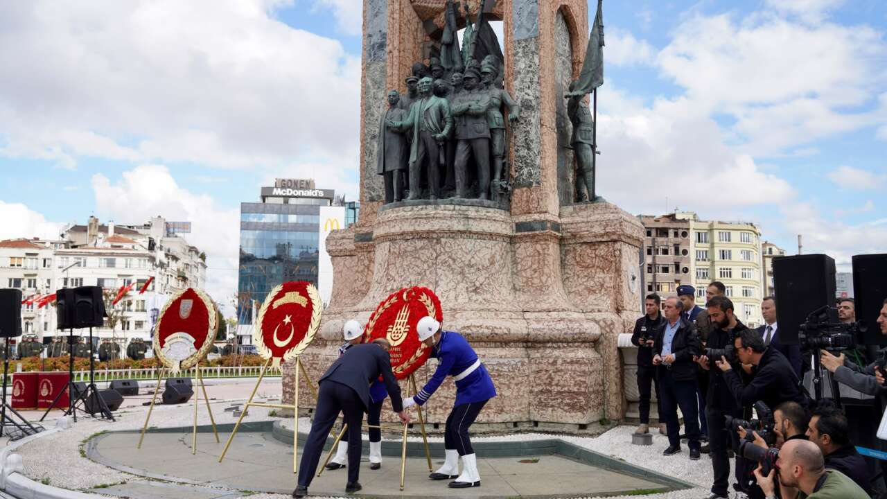 İstanbul’un kurtuluşunun 103. yılı Taksim’de kutlandı