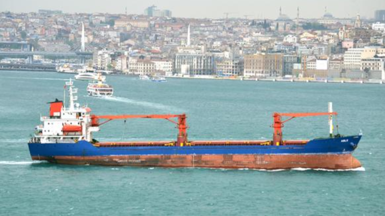 Bulgaristan açıklarında saldırıya uğrayan iki gemiden biri battı