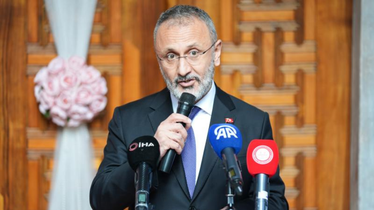 Eyüpsultan Belediye Başkanı Mithat Bülent Özmen görevden uzaklaştırıldı