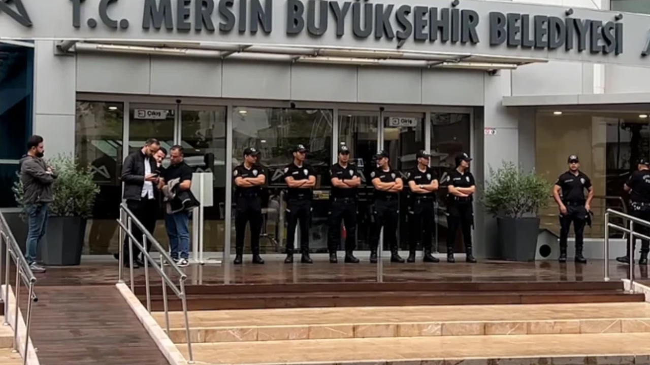 Mersin'de Vahap Seçer, Abdullah Özyiğit ve Ahmet Serkan Tuncer görevden uzaklaştırıldı
