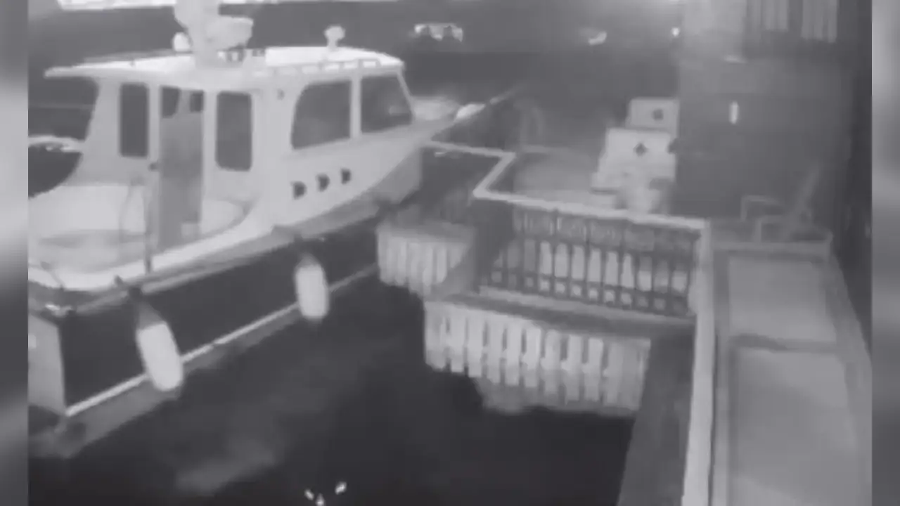 Derin Mermerci'nin Üsküdar’daki yalısına yolcu vapuru girdi