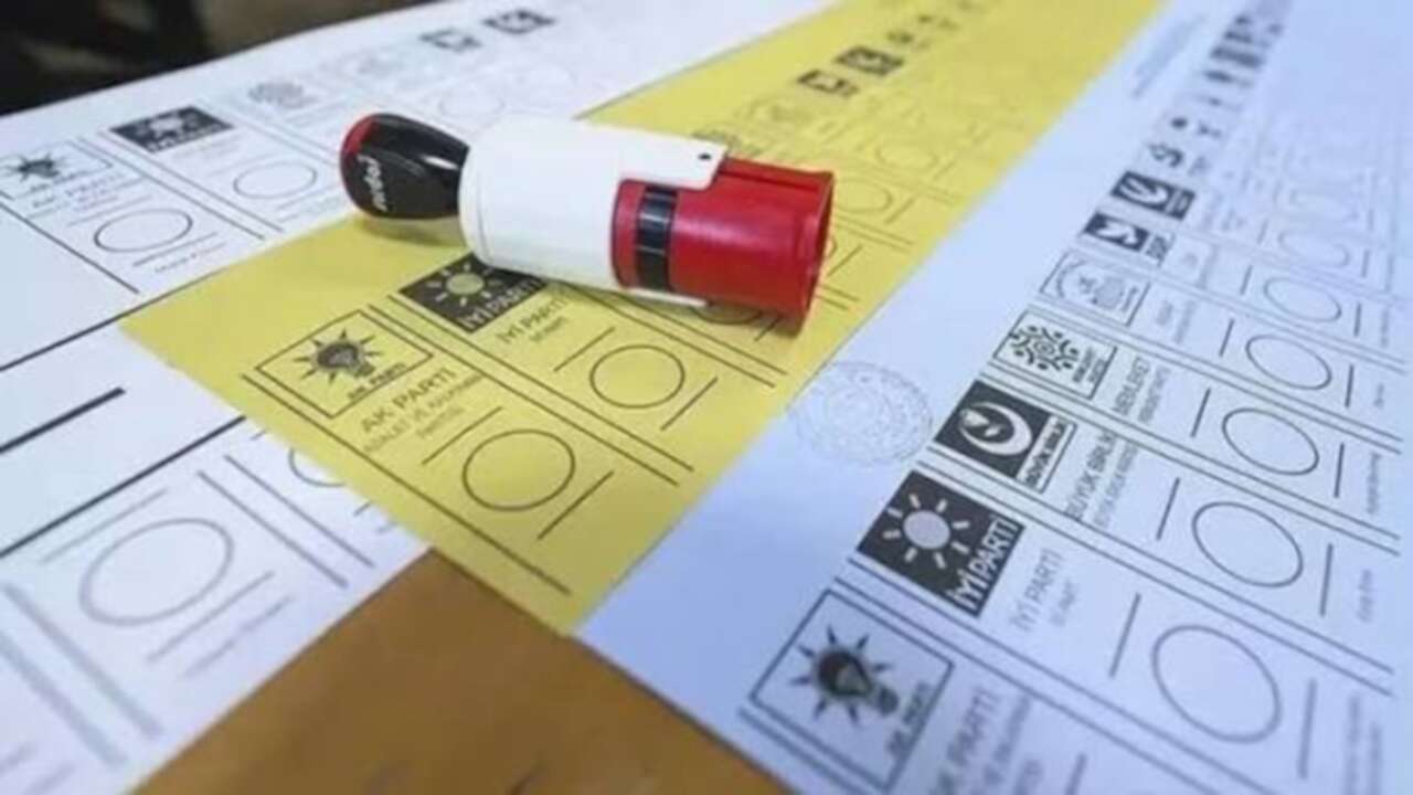 Özgür Özel'in memleketinde anket: Fark 17 puanı aştı