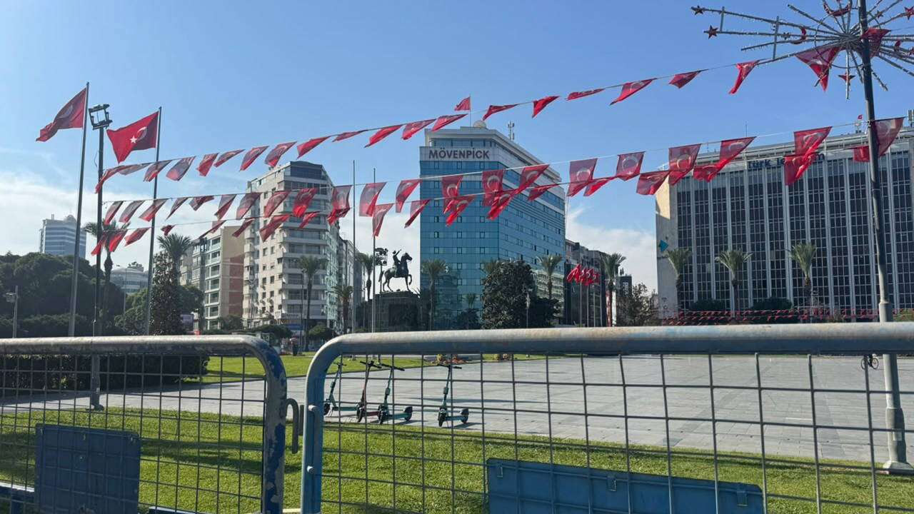 İzmir’de 'Cemil Tugay' ablukası