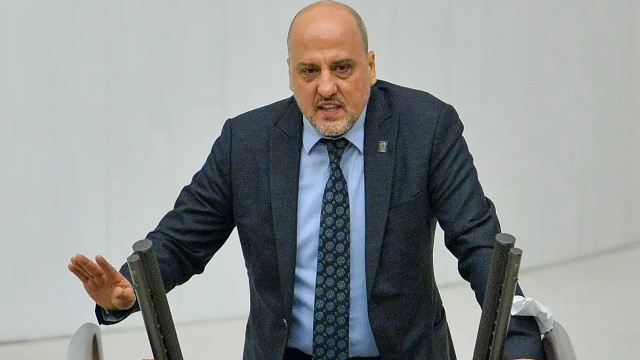 Ahmet Şık, 200 milyon avroluk trafikte adı geçen Hayrettin Koç'u yazdı: 18 yaşındaki oğluna 500 milyonluk hisse!