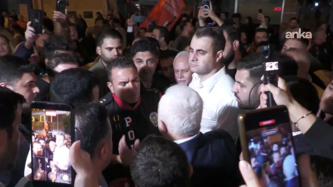 İzmir’de polis ablukasına rağmen 'Cemil Tugay' protestosu: Meydanlar kapatıldı, TOMA’lar dizildi