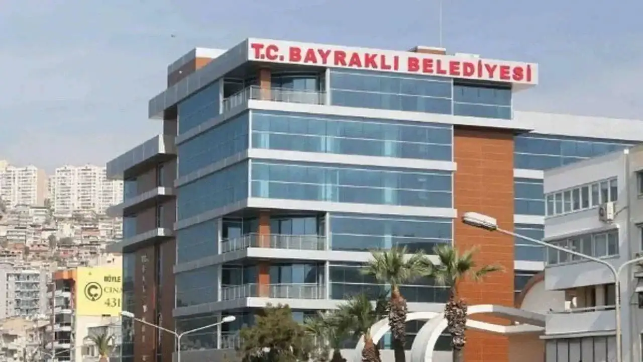 Bayraklı Belediyesi operasyonunda gözaltına alınan 43 kişi adliyede