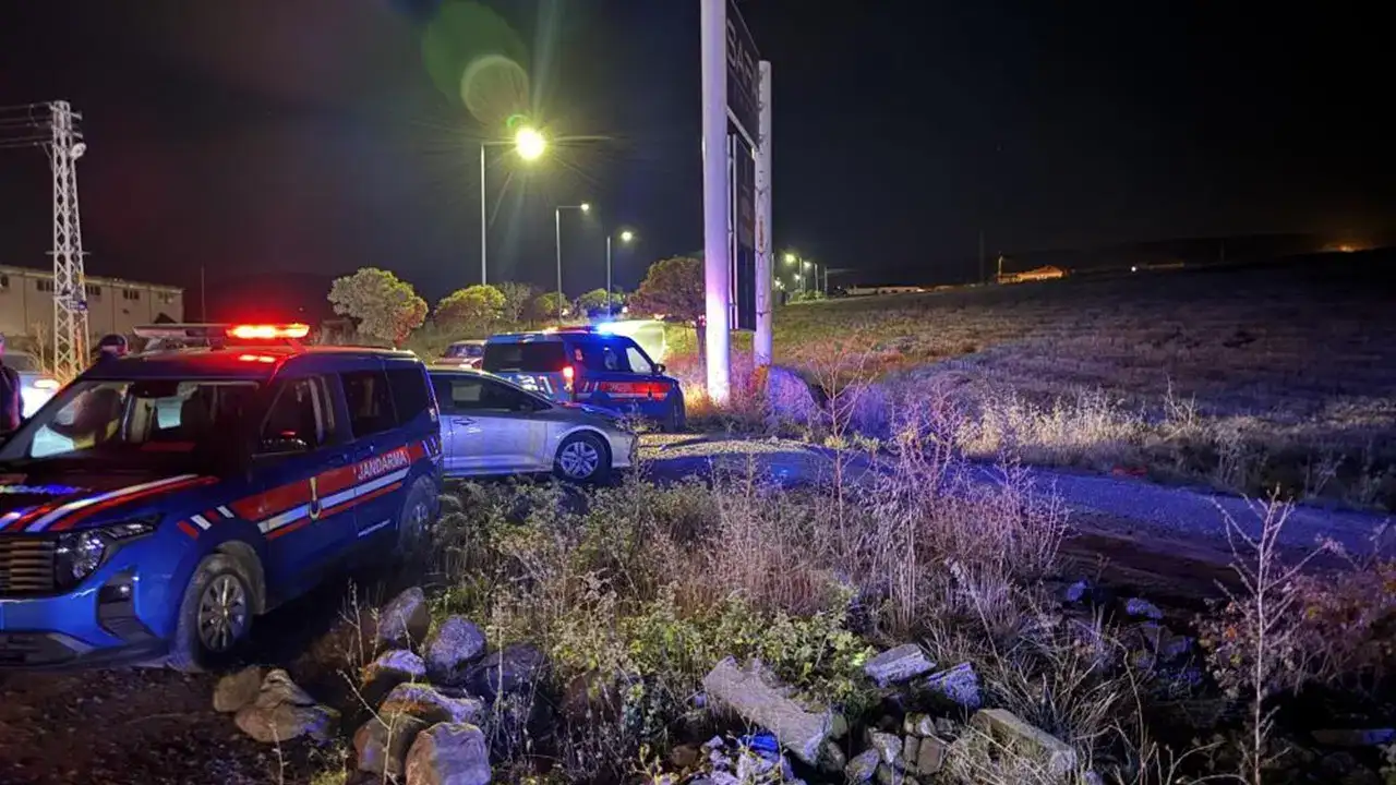 İki otomobil çarpıştı: 3 kişi öldü