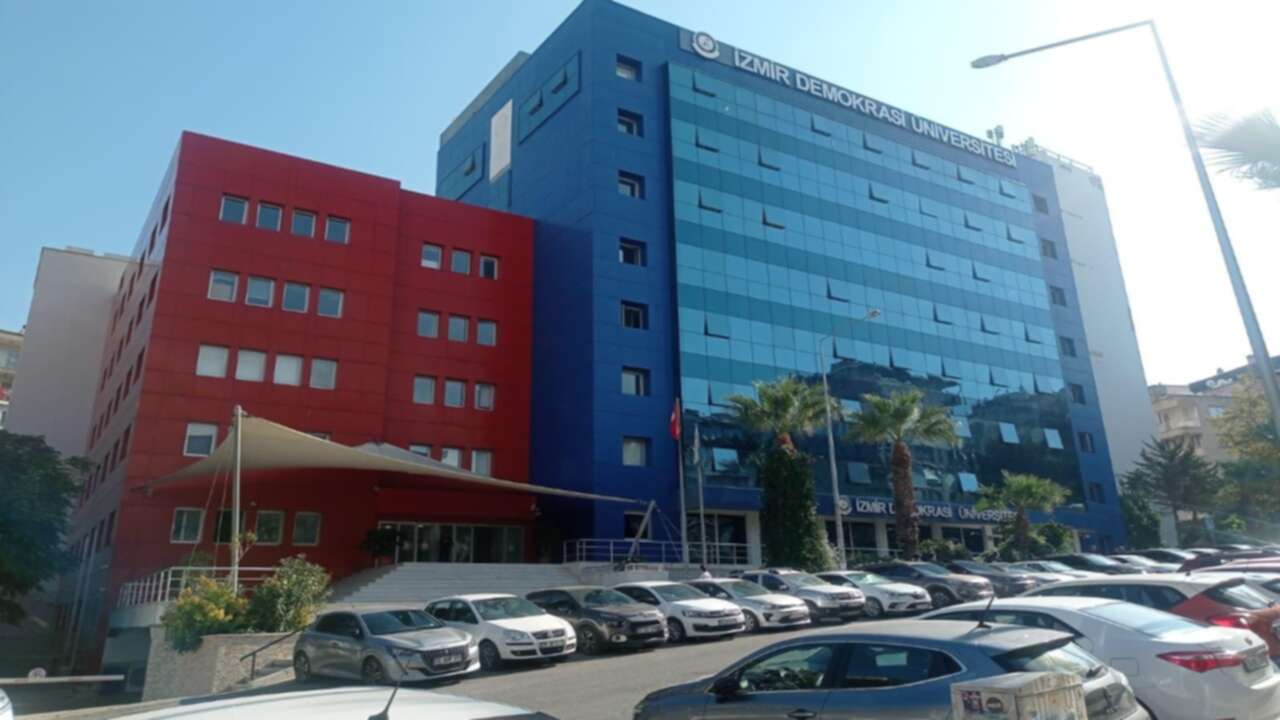 Öğrenciye çürük bina, rektörlüğe sağlam...