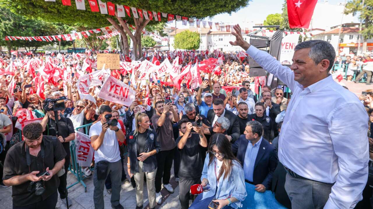 Özgür Özel'den Mersin'de tepki: Bakmayın fırsatçı butlancılara, 31 Mart gecesi onlar yoktu