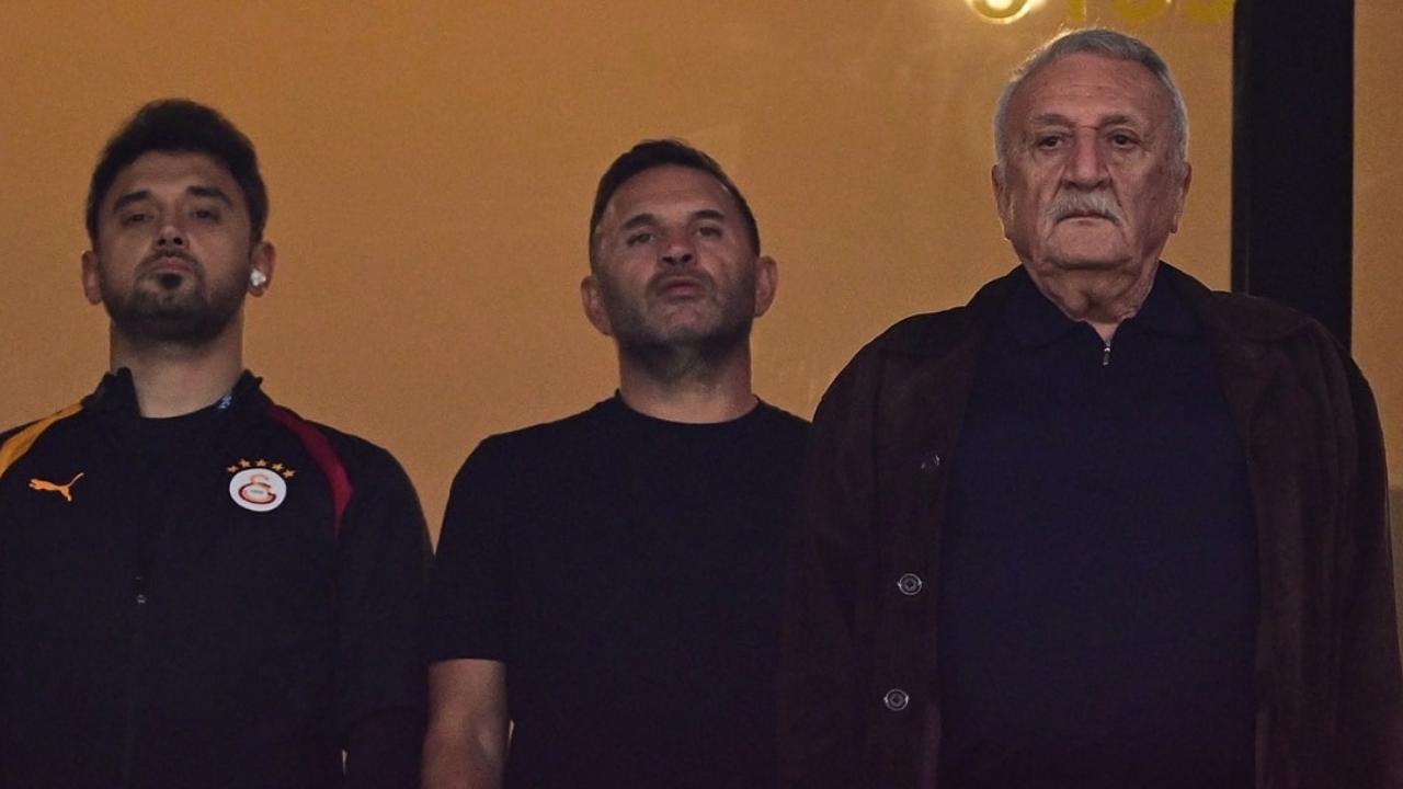 Okan Buruk Galatasaray maçını Mehmet Ağar'la izledi
