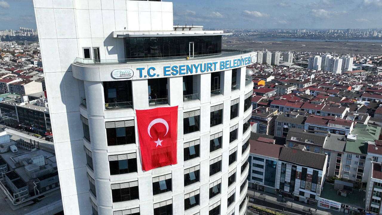 Esenyurt Belediyesi'nde gözaltına alınan 17 kişi adliyede