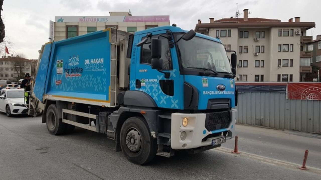 AK Partili belediyenin Suriye’ye bağışladığı çöp kamyonu kiralık çıktı!
