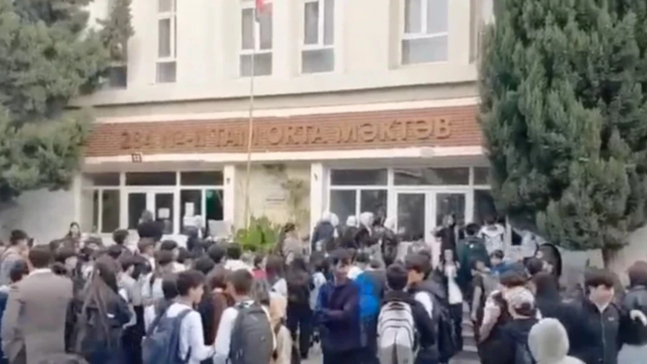 Azerbaycan'da 'başörtüsü yasağı' iddiası: Öğrenciler boykota başladı