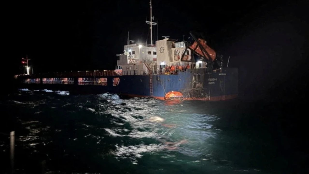 Karadeniz’de ticari gemilere insansız kamikaze saldırısı: 11 denizci kayıp!