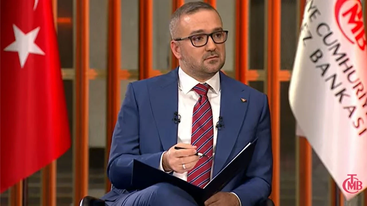 Bloomberg’den yabancıya özel kur stratejisi iddiası: Karahan kapalı toplantıda devalüasyon mesajı verdi!