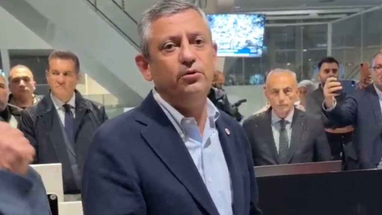 Özgür Özel’den Halk TV’ye dayanışma ziyareti: 'Esas darbenin kime yapıldığının anlaşılması lazım!'