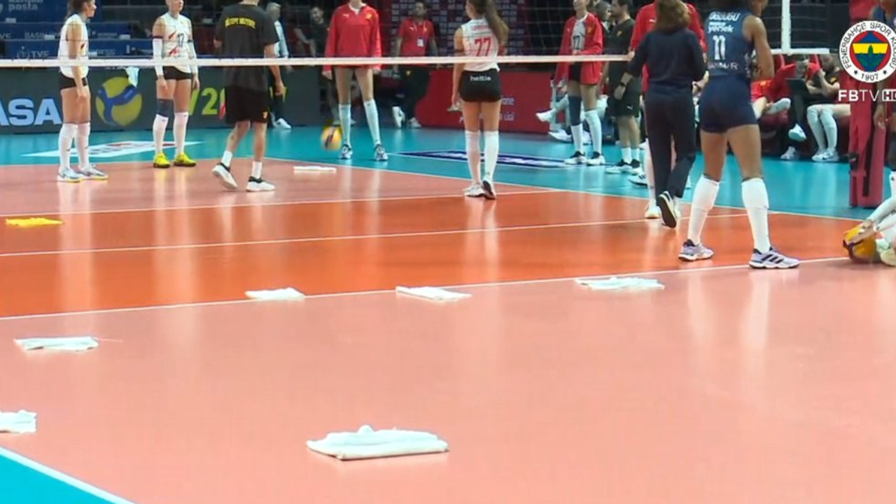 Sağanak yağış salonu da vurdu: Fenerbahçe - Göztepe maçı iptal edildi!