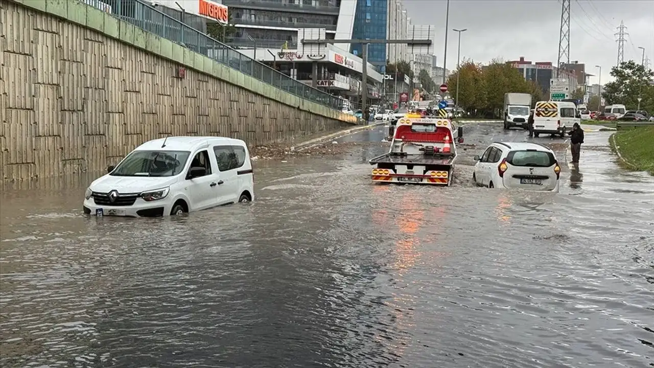 İstanbul’da okullar yarın da tatil