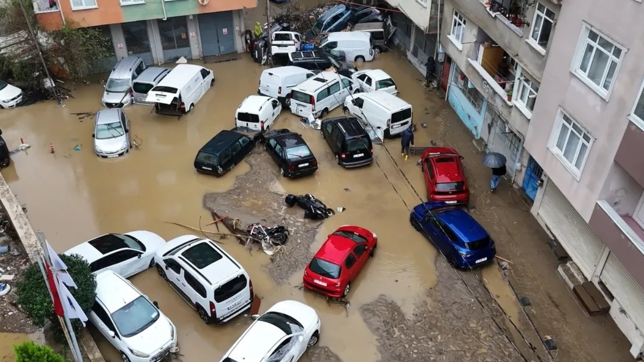 İstanbulda sel felaketinde can kaybı 4'e yükseldi!