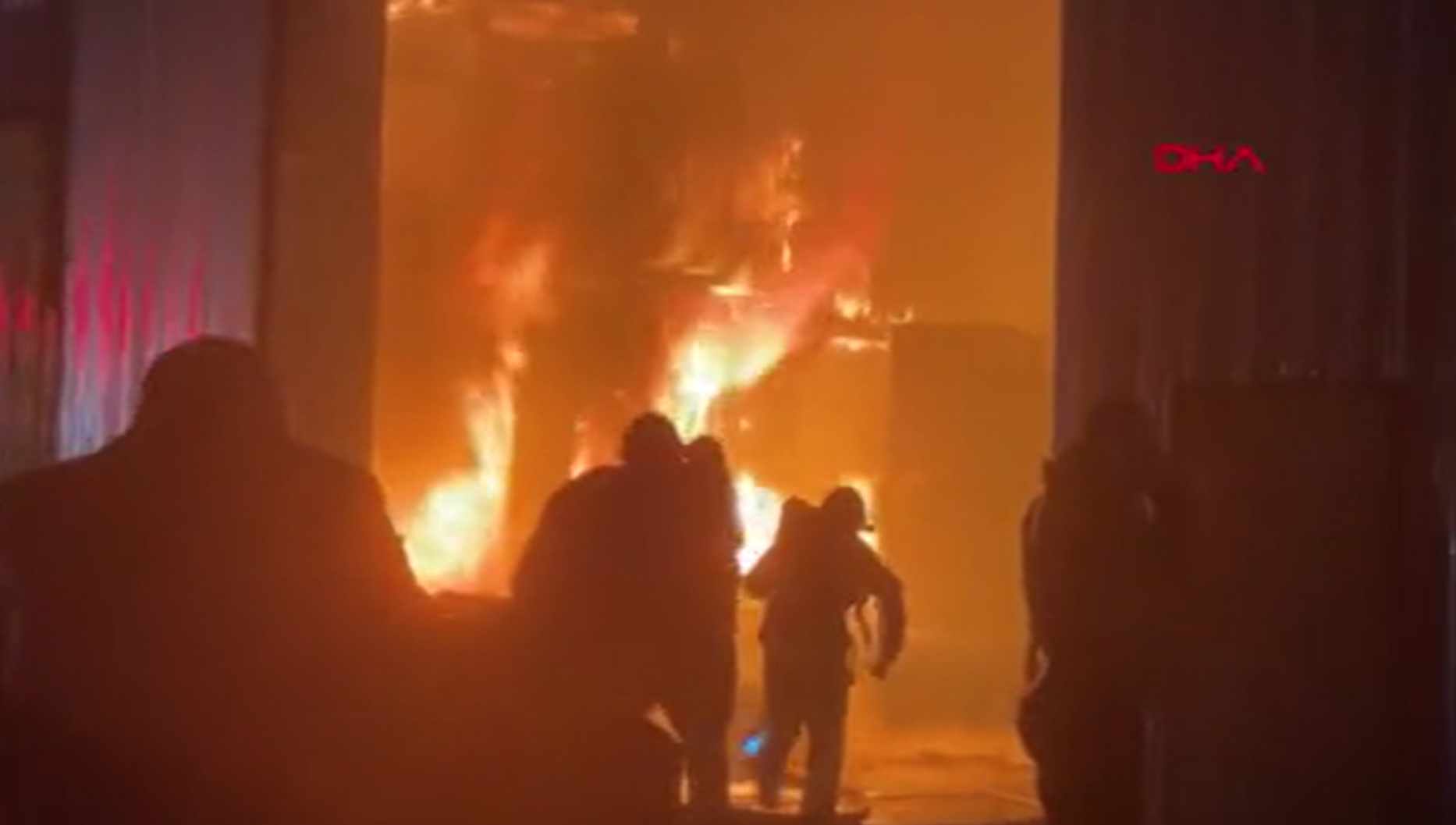 Film platosunda korkutan yangın: Büyük çapta hasar meydana geldi