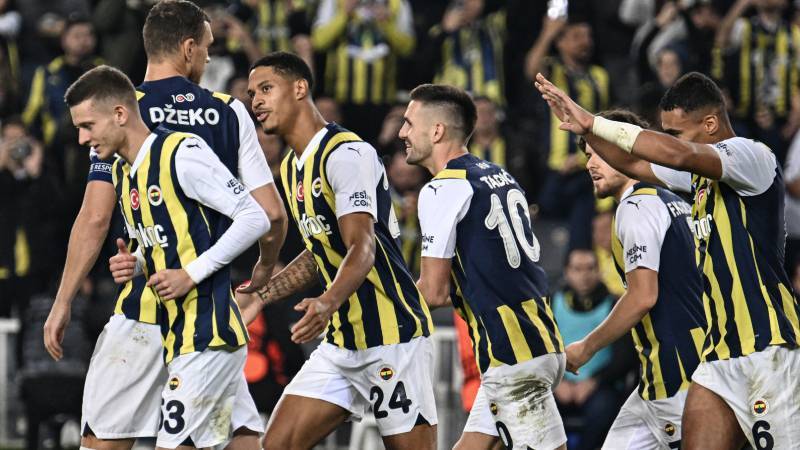 Lider Fenerbahçe, Konyaspor'u sahasında ağırlıyor
