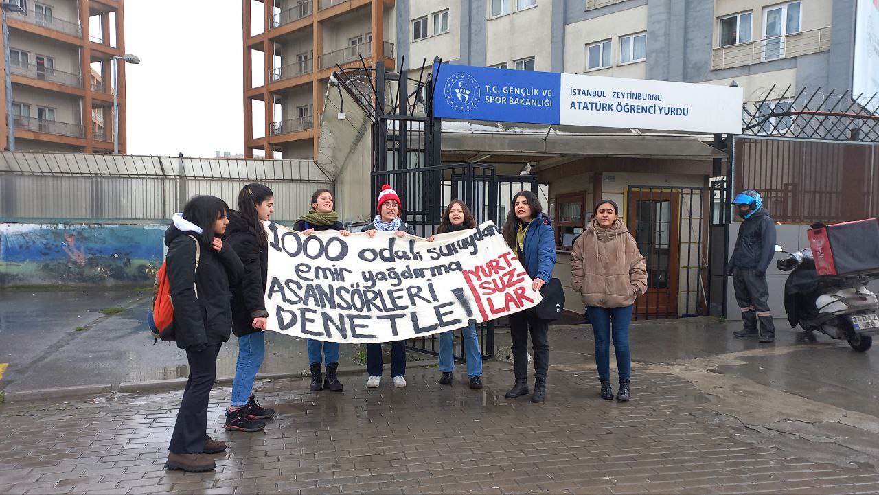 Asansörlerin denetlenmesi için eylem yaptı: Yurttan atılma cezasıyla karşı karşıya