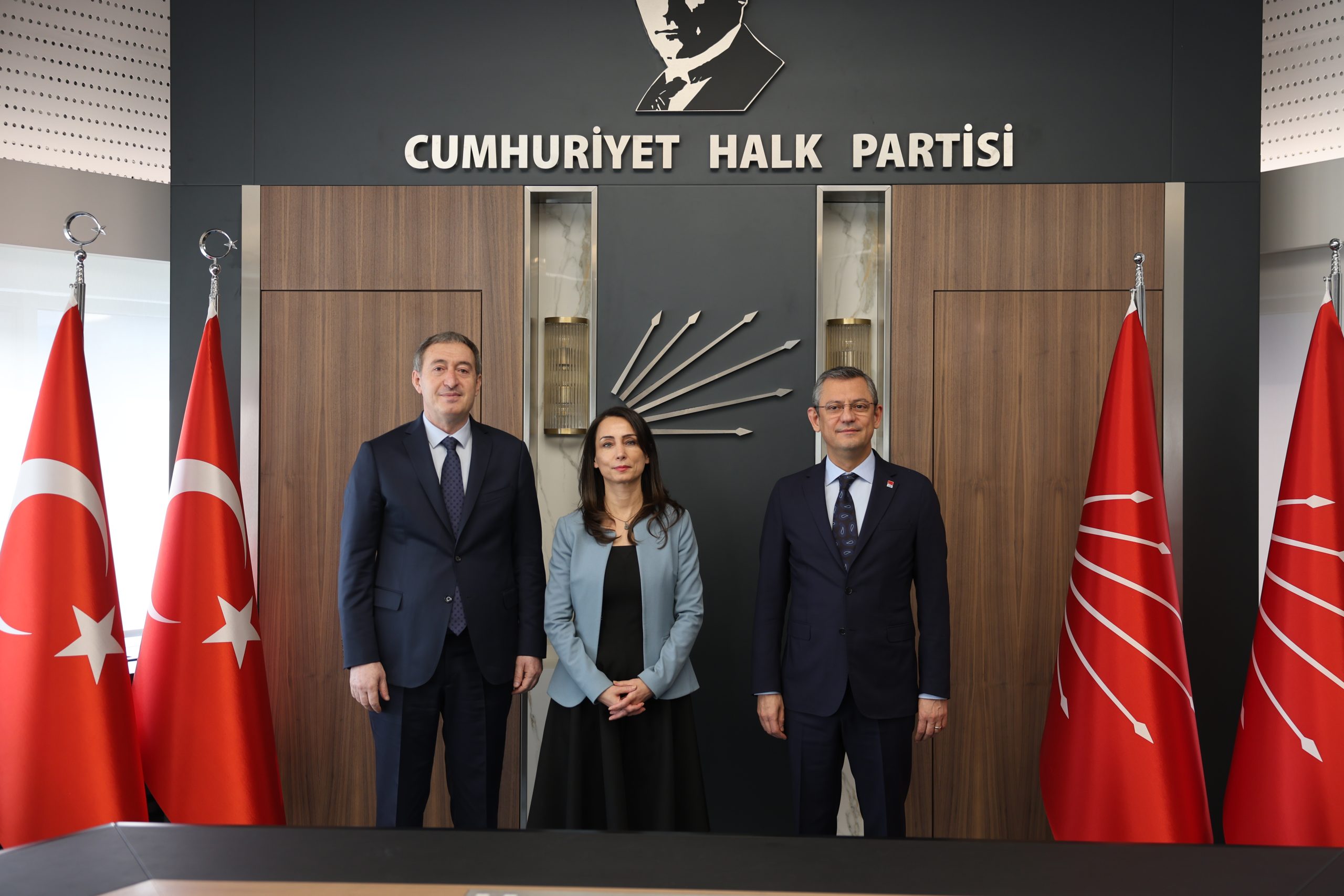 CHP ve DEM görüşmesinde şeffaflık vurgusu: Türkiye'nin önemli konularında görüş alış verişini sürdüreceğiz