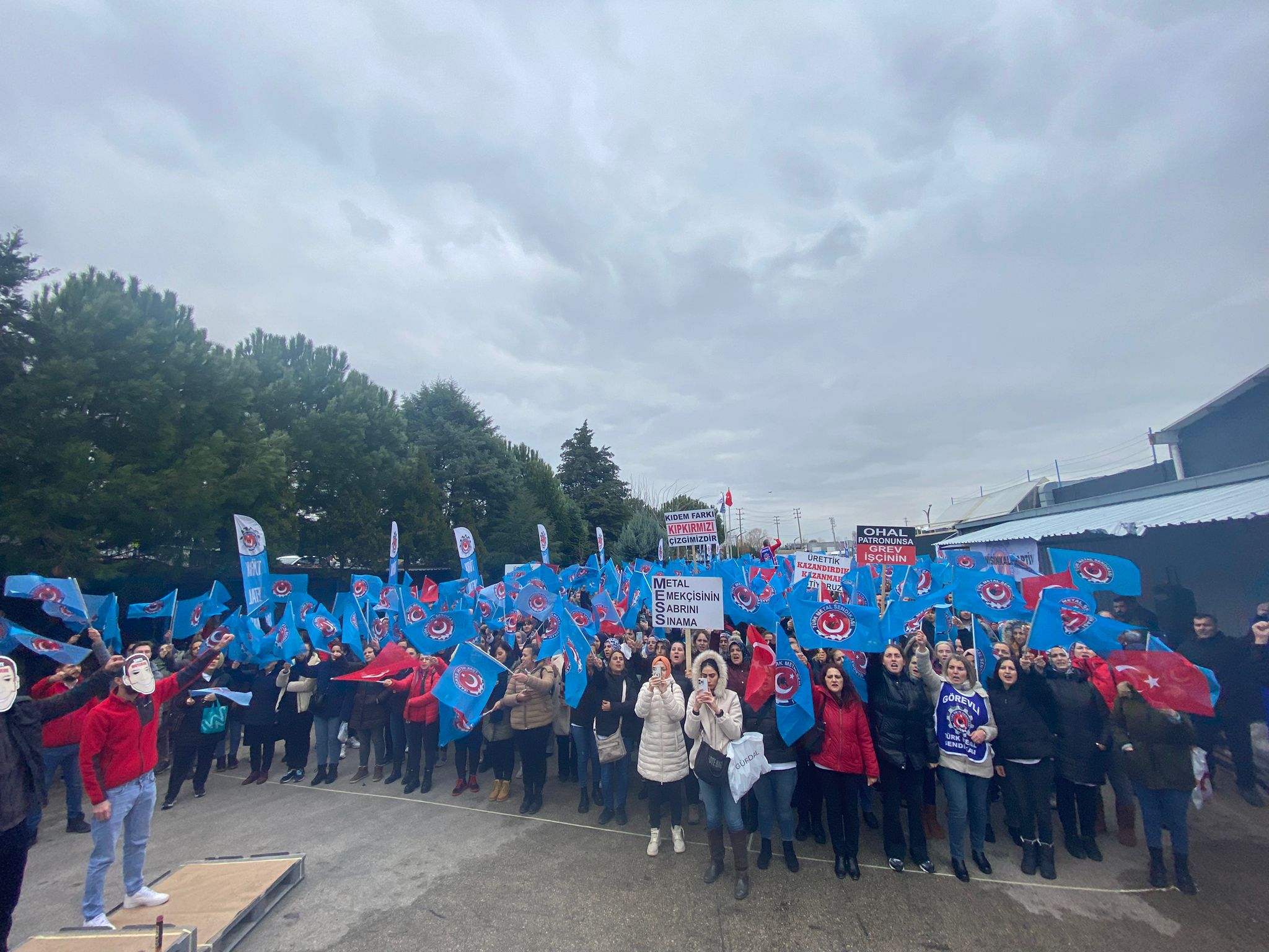 Türk Metal grev kararı aldı, eylemlere başladı: Bütün mesailer kaldırılmıştır