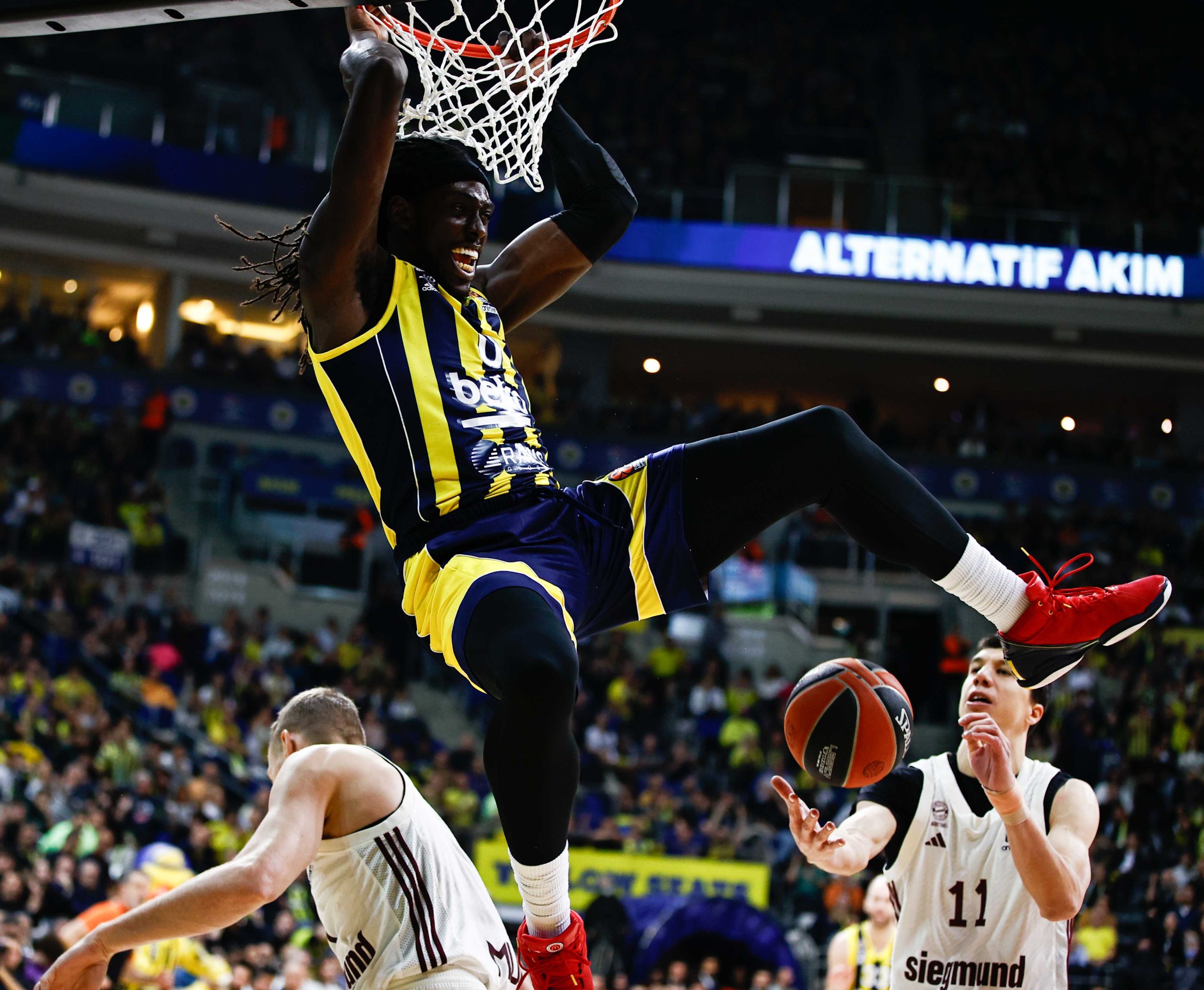 Fenerbahçe Beko, uzatmada Bayern Münih'i devirdi