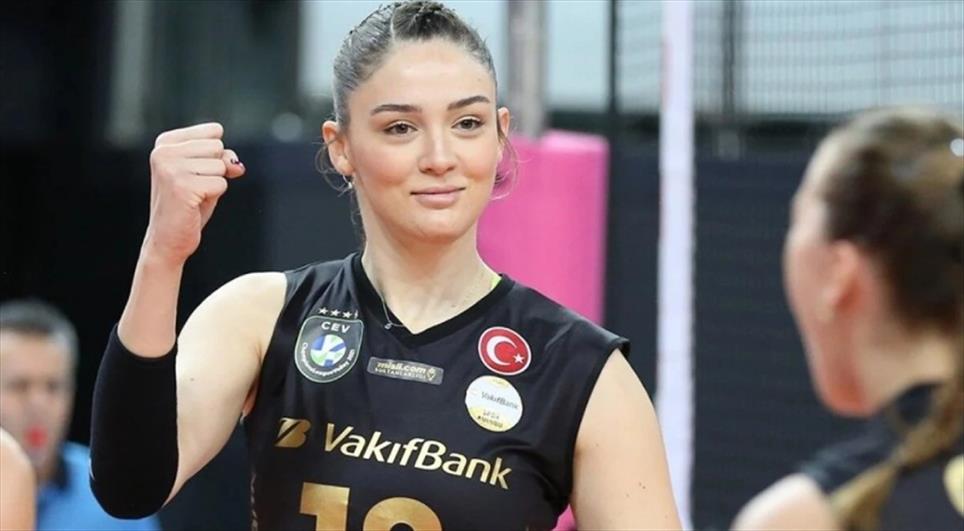Vakıfbank oyuncusu Zehra Güneş, Fenerbahçe marşı söyledi