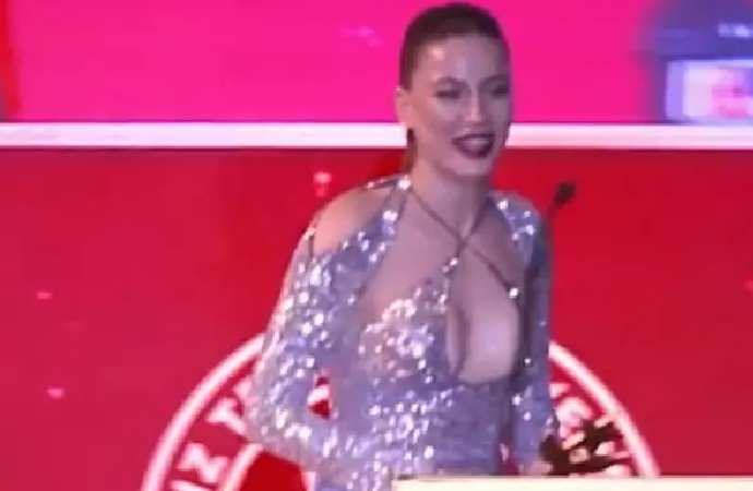 Serenay Sarıkaya'nın ödül sevinci, geceye damga vurdu