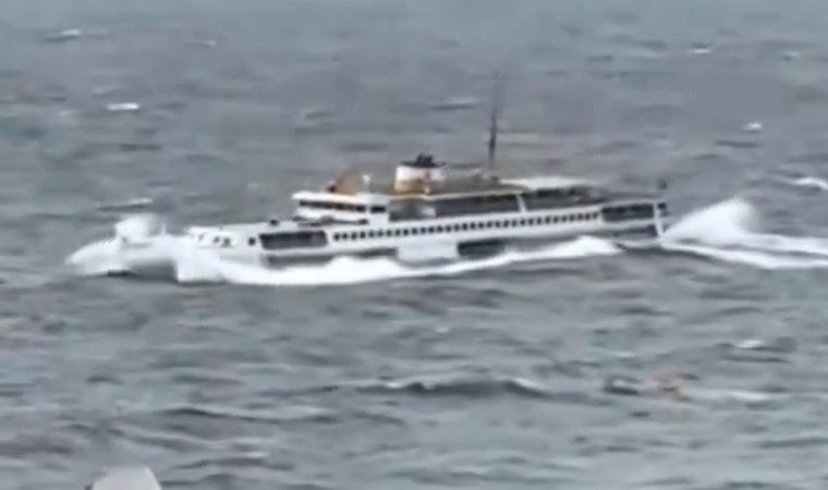 Marmara Denizi'nde panik anları: Ada vapuru neredeyse batıyordu
