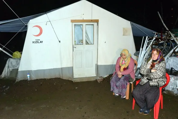 Haluk Levent ve Hasan Can depremzede şehit ailesine ev alacak