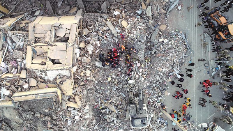 İletişim Başkanlığından, "Depremden sonra cesetler torbalarla taşındı" iddialarına ilişkin açıklama