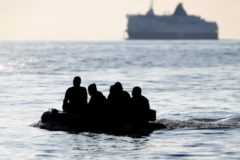 Manş Denizi'nde mülteci teknesi alabora oldu: 4 ölü