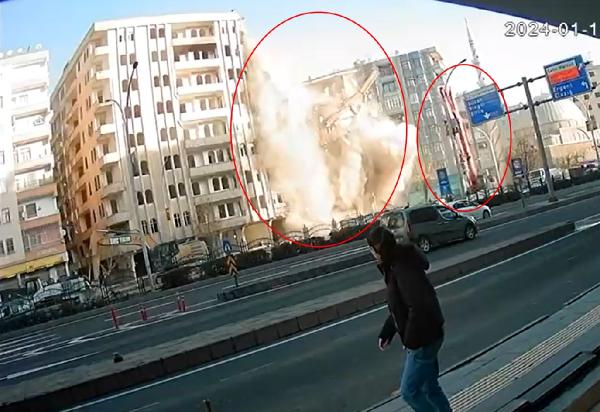Diyarbakır'da 2 bloklu 8 katlı bina, yıkım çalışmaları esnasında peşpeşe çöktü