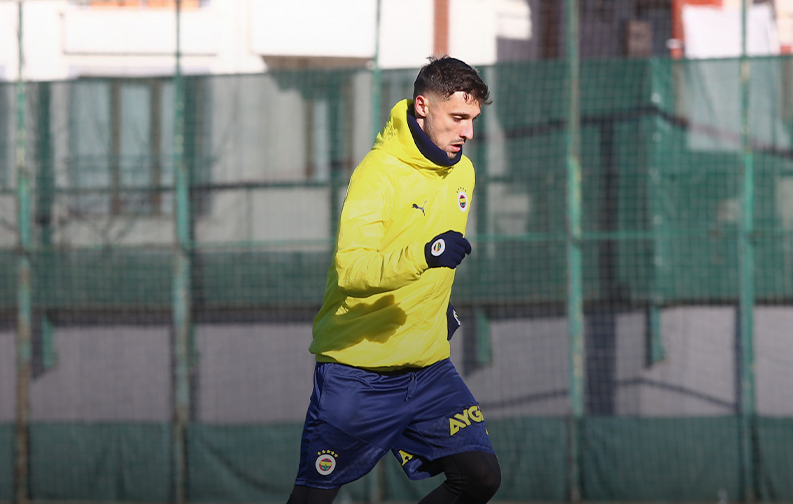 Krunic, Fenerbahçe'de ilk antrenmanına çıktı