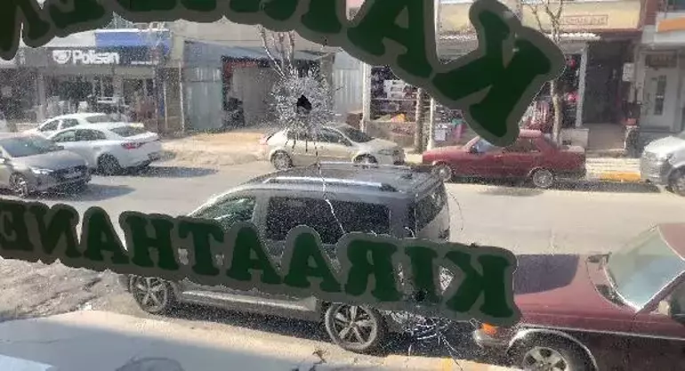 Esenyurt'ta 3 kahvehaneye silahlı saldırı düzenlendi