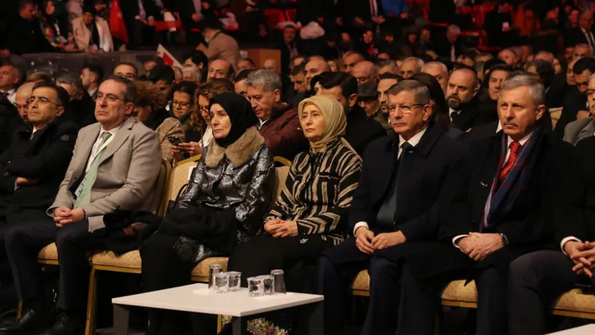 Ahmet Davutoğlu, yeniden genel başkan seçildi: Gelecek Partisi, belediye başkan adaylarını açıkladı