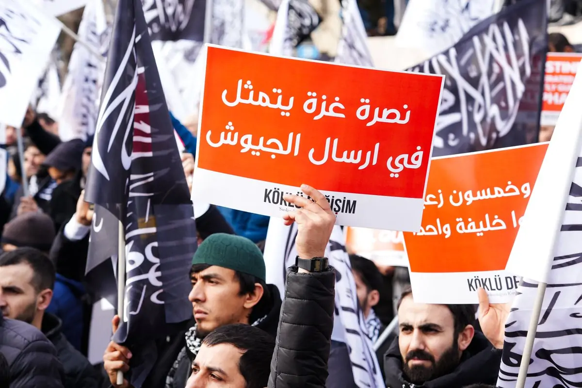 Türkiye'de hilafet tartışmaları ile gündeme gelen Hizb-ut Tahrir İngiltere’de terör örgütü ilan edildi