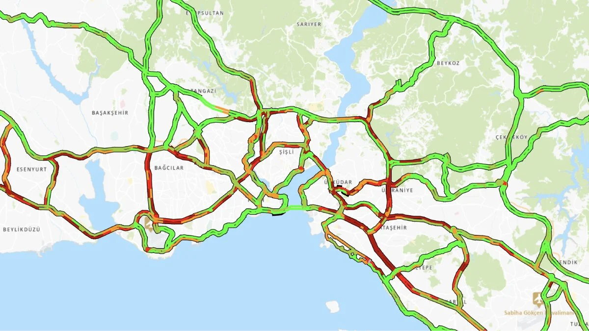 İstanbul'da sağanak yağış, trafiği felç etti!