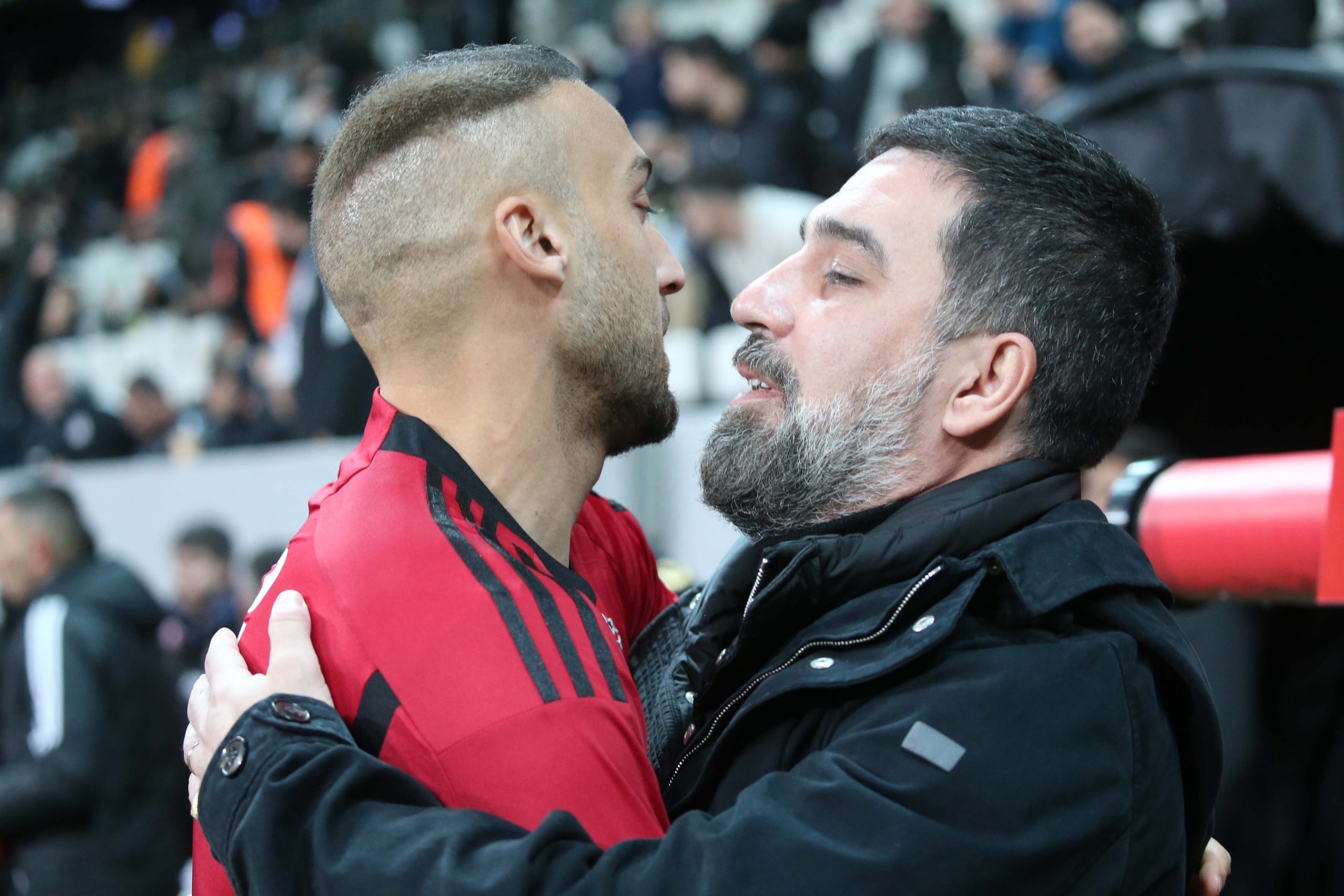 Beşiktaş taraftarından Arda Turan'a gönderme: "Seçil Erzan oley"