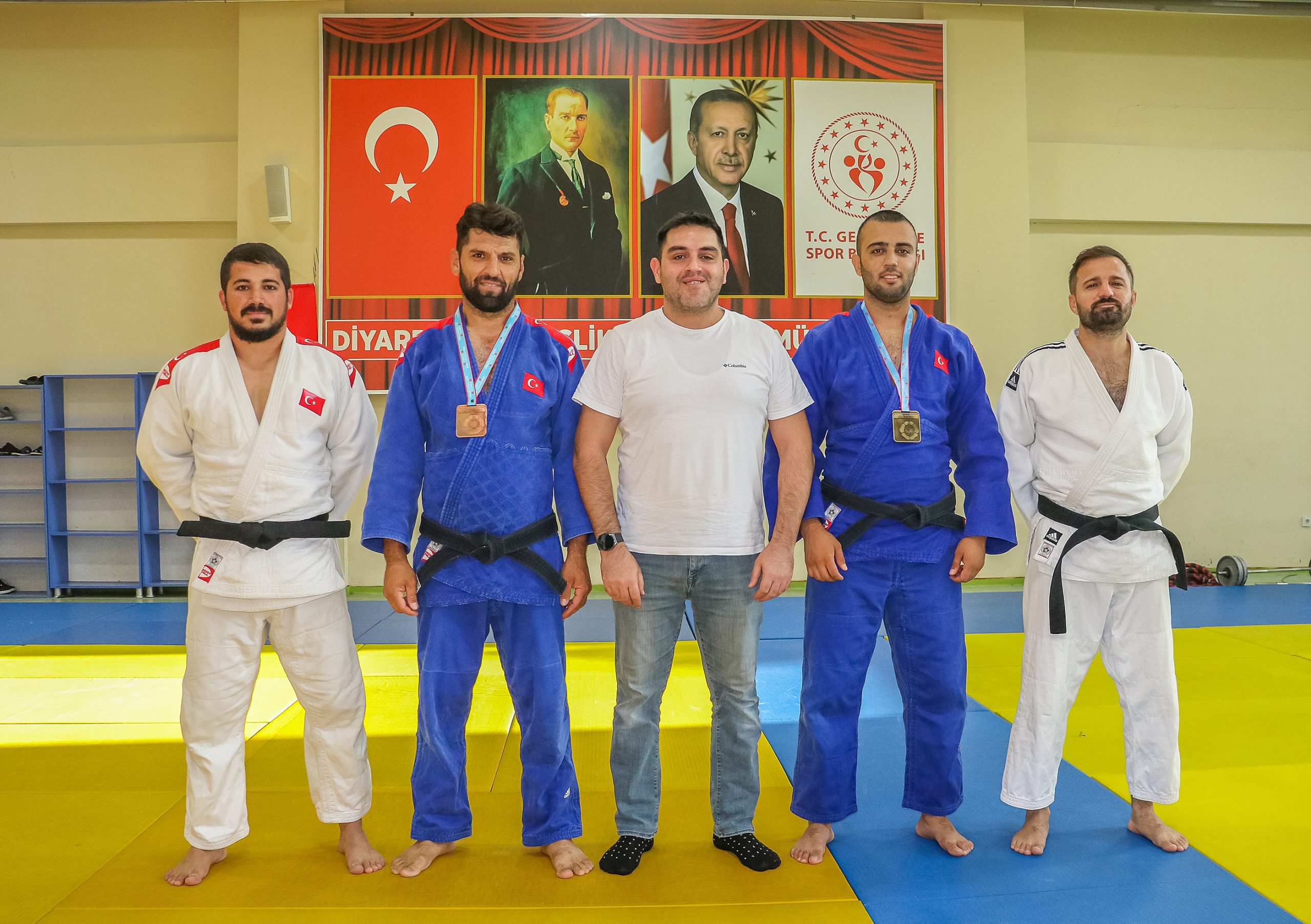 İşaret dili öğrendiler, işitme engelli judocuları Türkiye şampiyonu yaptılar