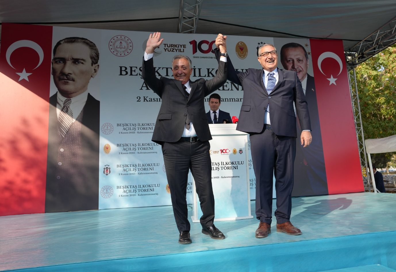 Beşiktaş deprem yaralarını sarıyor... Ahmet Nur Çebi, Besni ve Pazarcık'ta Beşiktaş okullarını açtı