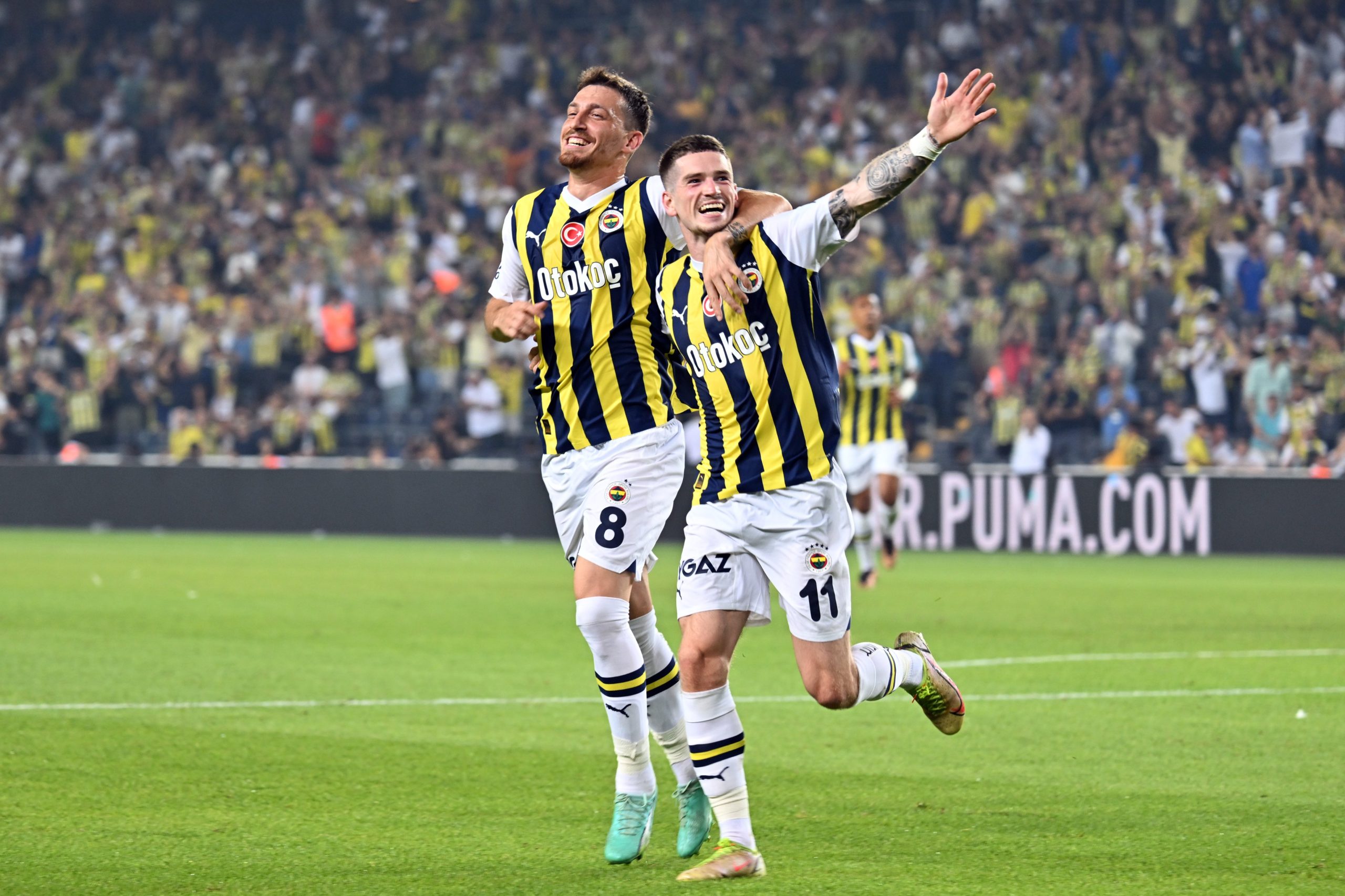 Fenerbahçe'de İsmail Kartal'ın gözden çıkardığı futbolcuya teklif yağıyor